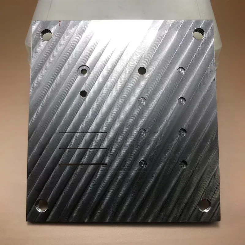 Componentes de mecanizado de metales con microranuras de precisión