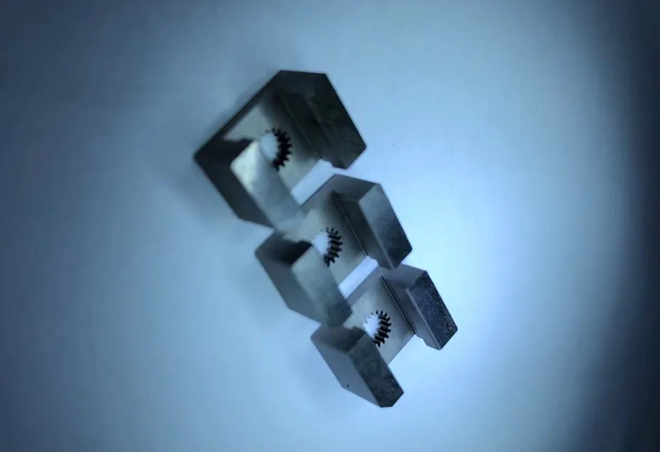 Las características de las piezas de electroerosión por hilo de engranaje.